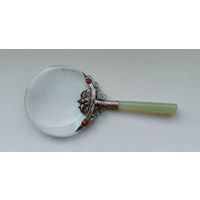 Лупа в красивом оформлении