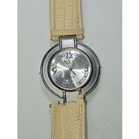 Кварцевые часы  GUCCI . С рубля .