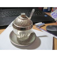 Соусница, горчичница.