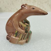 Статуэтка фарфоровая умная и богатая Крыса, 1996 г.