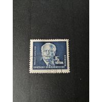 ГДР 1950 Марка номиналом 5DM из серии стандарт "Президент Вильгельм Пик" (гашение с клеем со следом от наклейки) Mi.255 каталог 2.0 евро