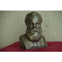 Бюст  Энгельс   высота 20 см
