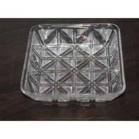 Салатница стеклянная, квадратная из СССР, с геометрическим узором.