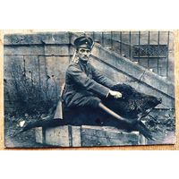 Фото немецкого офицера на кабане. 8х12 см.