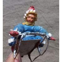 Ёлочная игрушка СССР Девочка на санках вата папье-маше