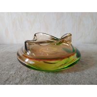 Красивая винтажная пепельница, цветное объёмное стекло. СССР, вторая половина прошлого века.