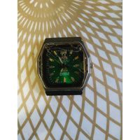 Часы наручные ORIENT ,   тикают. Состояние на скане.