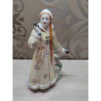 Фарфоровая фигурка Снегурочка