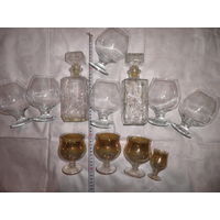 Два штофа с рюмками и бокалами.Родом из СССР.С рубля.