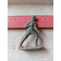 Распродажа. Игрушка из СССР, солдат, металл. Старт с 1 рубля.