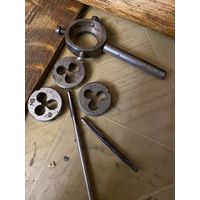 Плашки (М3)(М3,5)(М4) + держатель + метчики (3 и 4)