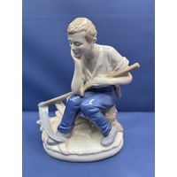 Фарфоровая Статуэтка "Косарь на отдыхе", фарфор Германия высота 14см