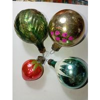 Ёлочная игрушки Шарики и клубника СССР стекло .