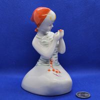 Старт с 1 Рубля !!! Статуэтка Фарфор СССР Девушка Минск Девочка с ягодами !!!