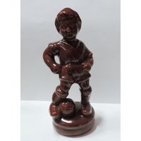 Статуэтка "Футболист" 70-е годы Европа. Керамика. Высота 18 см.