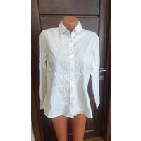 Белая рубашка на 52-56 размер, хлопок отличного качества. Б/у, в хорошем состоянии. Замеры: Длина 67 см, длина рукава 61 см, ПОгруди 58 см, ПОталии 53 см.