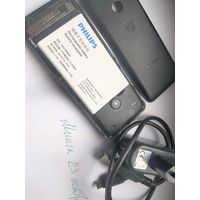 Philips e172, батарея держит 2 недели.