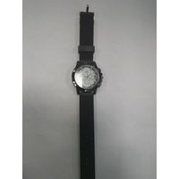 Часы, наручные, ноу нэйм, скорее всего сувенирные кварцевые, но это не точно.