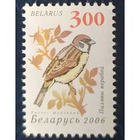 Беларусь 2006 Разновидность, Полевой воробей 300р 1шт, разновидность цвета, нет темно серого цвета на крыльях и голове, зак.95-2007. Офсет.