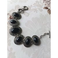 Браслет на руку.