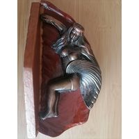 Статуэтка плывущая в волне девушка. Керамика