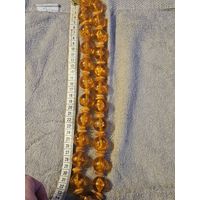 Крупные старые бусы