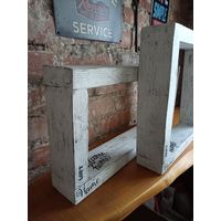 Полки из деревянного бруса.