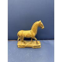 Статуэтка бегущая лошадь конь