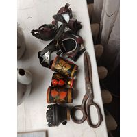 Старые прикольные Очки разные, 2 стекла., ножницы, три рюмки и новая горелка от лампы