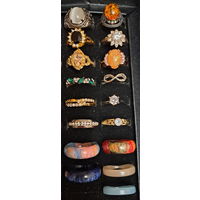 Кольца-бижутерия с камнями, новые