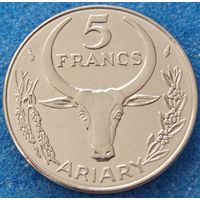Мадагаскар. 5 франков 1989 год  KM#10  "Пуансеттия"  Мешковой - Unc
