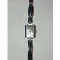 Часы механические  ЛУЧ , с рубля