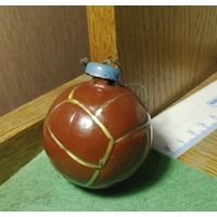 Ёлочная игрушка мячик. 50-х годов. С рубля.