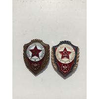 Два знака ,, Отличник Советской армии ''.