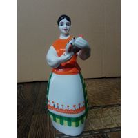 Статуэтка Девушка с куманцом