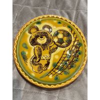 Настенная плакетка тарелка панно "Олимпийский мишка Футболист- Олимпиада 80 " - ЗиК Конаково(м)