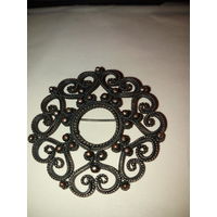 Круглая брошь металл, зернь.