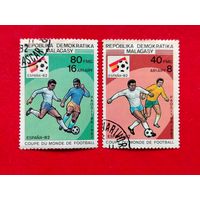 Мадагаскар. Футбол. ( 2 марки ) 1982 года. 10-2.