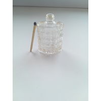 Флакон из под духов.