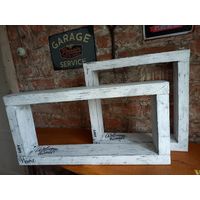 Полки из деревянного бруса.