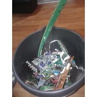 Материнские платы , видеокарты  и др  , 1,5 кг .