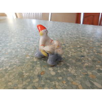 Миниатюрная статуэтка "Петрушка на барашке" из серии  Ярмарка.