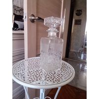 Красивый штоф из толстого стекла