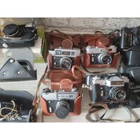 Фотоаппараты с аксессуарами из личной коллекции