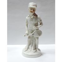 Статуэтка фарфоровая "Теннисист" 80-е годы Европа. Высота 18 см.