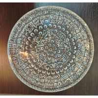Винтажное сервировочное блюдо из хрусталя ( космос лзхс СССР ), Размеры диаметр 28 см , в идеальном состоянии без сколов царапин и трещин .