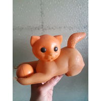 Котик с мячиком игрушка пластмассовая СССР