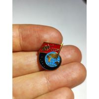 Первый искусственный спутник земли.