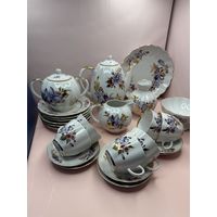 Сервиз чайный Лилия на 6 персон (24 предметов), фарфор, деколь, золочение, Ленинградский фарфоровый завод (ЛФЗ), СССР, 1989-1992 гг.