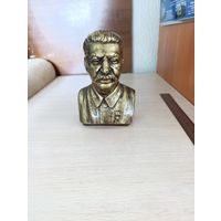 Бюст Сталина